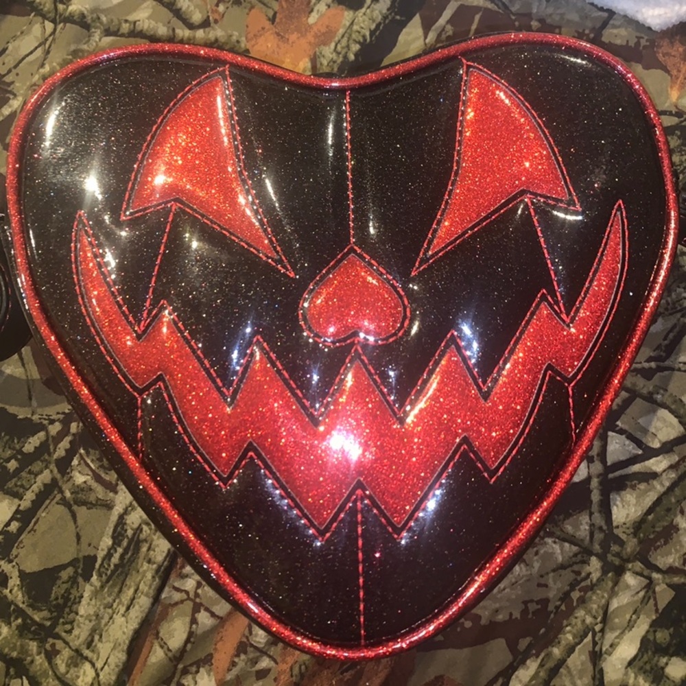 Love Pain and stitches Kult